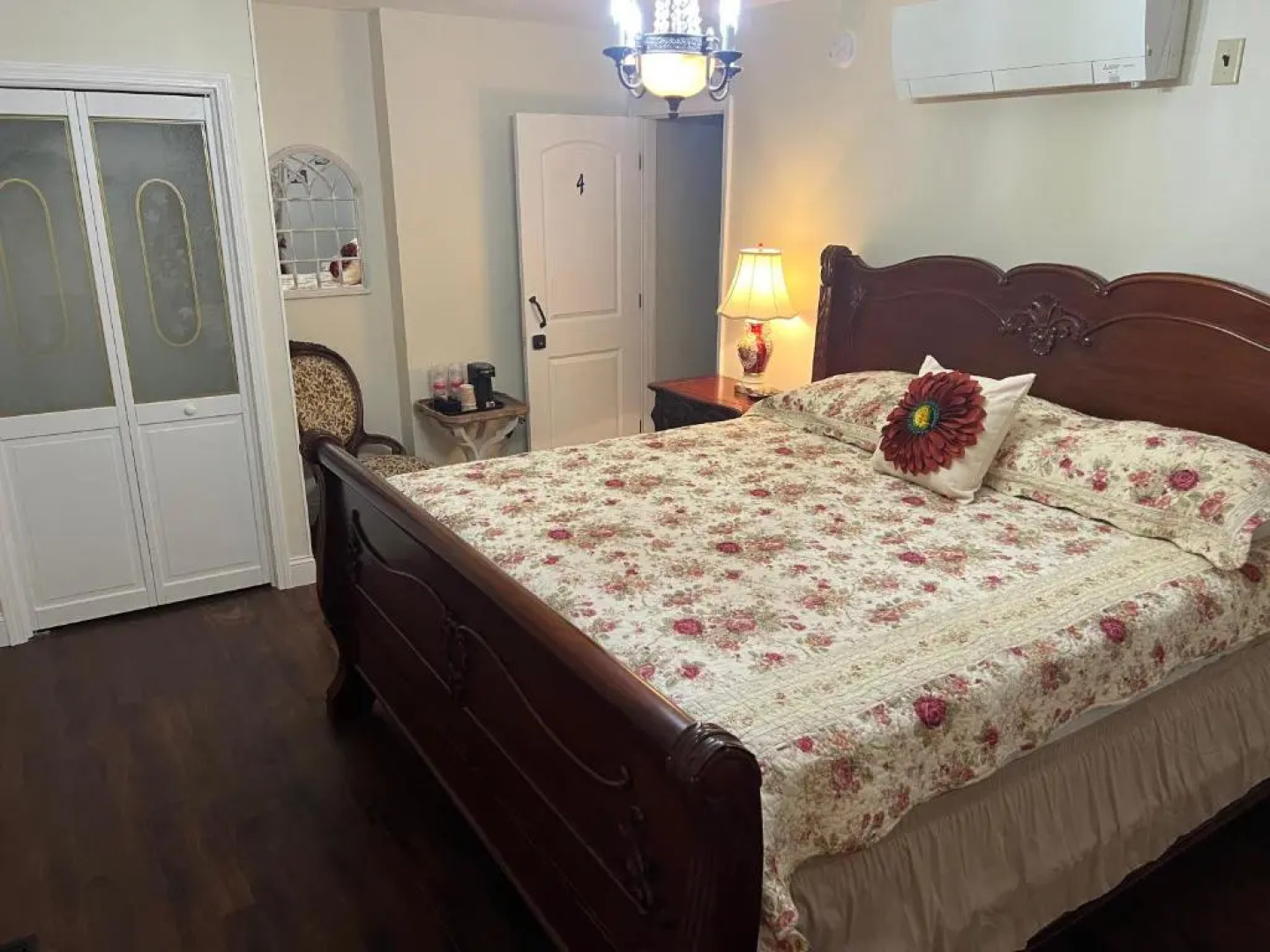 Holland Farmhouse Inn B & B
