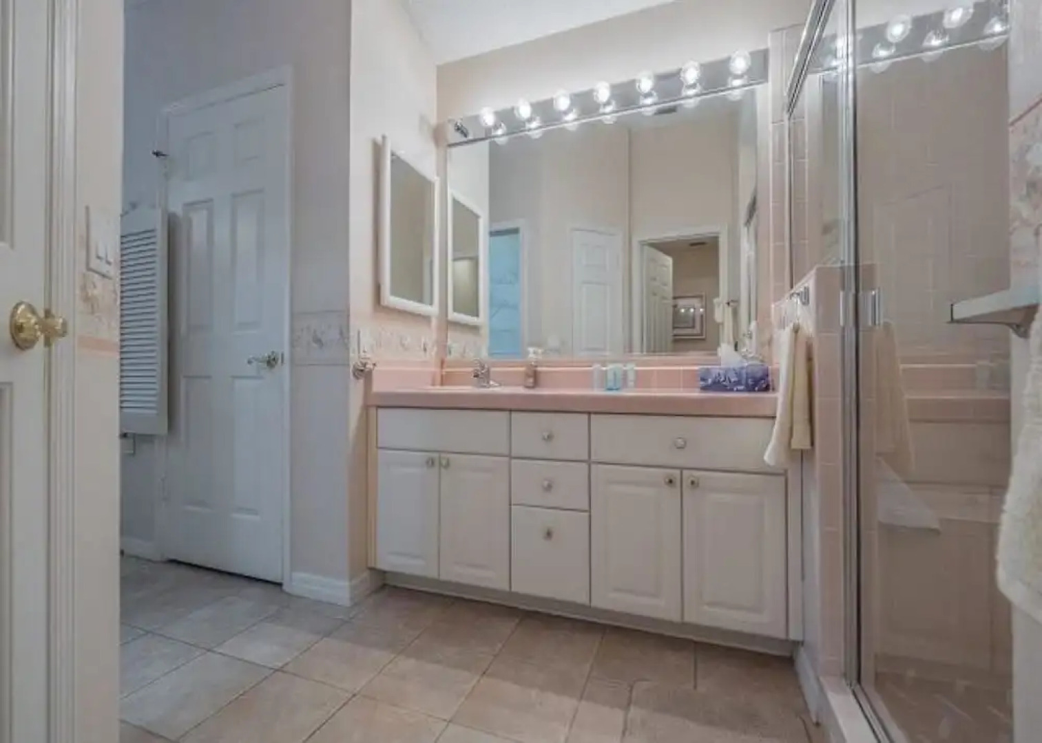 Santa Anna 901 by White Pelican VR