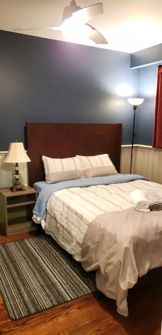 Bungalow With Cozy 4 Bedrooms on a Large Property Lot ! Late Check-out