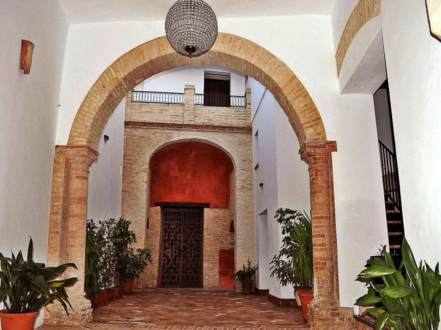 Frenteabastos Hostel & Suites