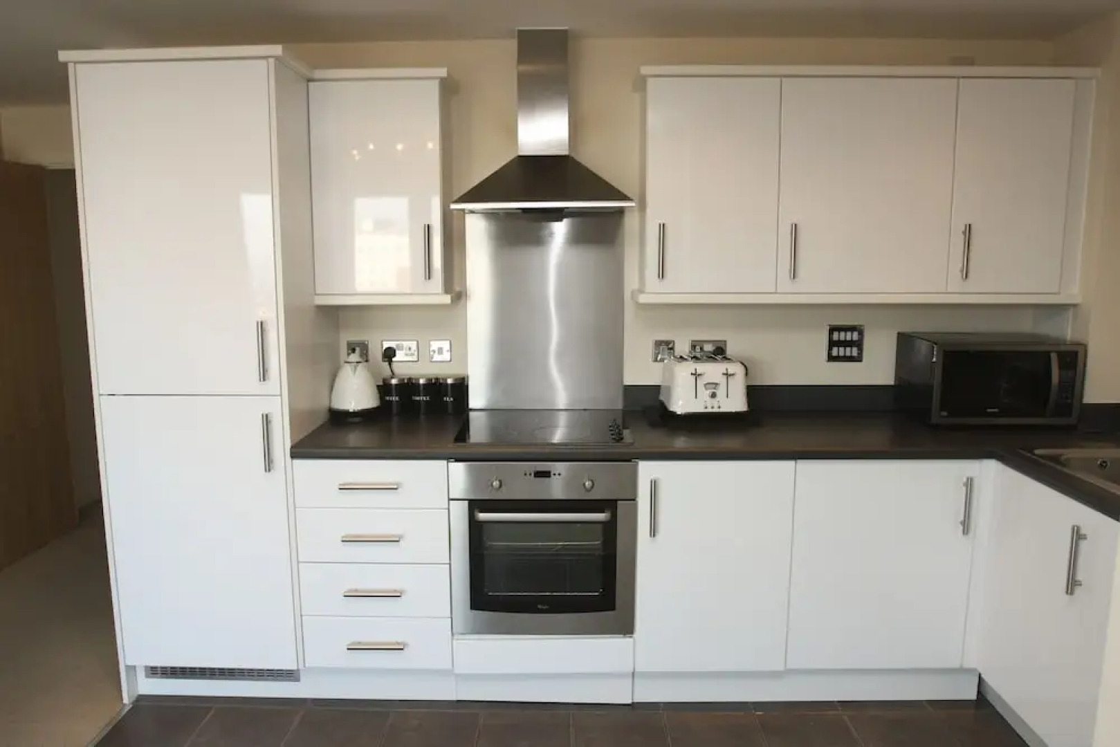 2 Bed Modern Apartment-Wilmington Close