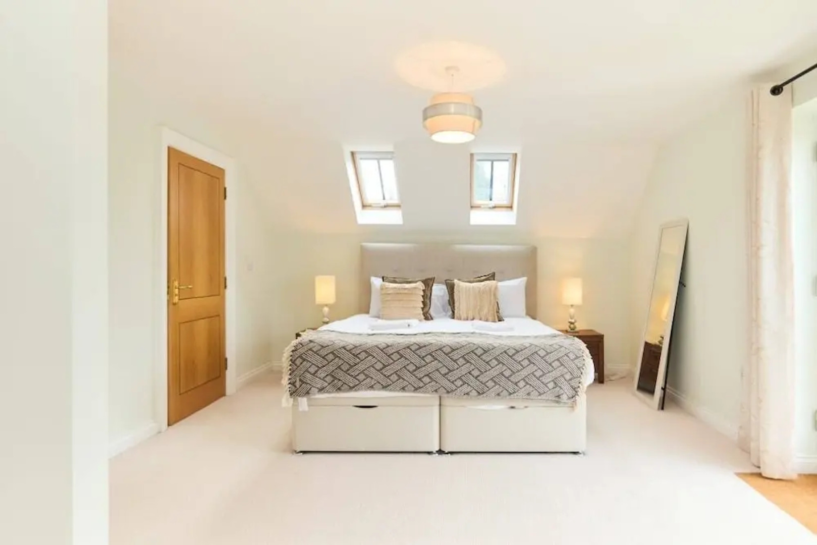 The Bourton-on-the-water Place - Lovely 5bdr House With Parking + Garden