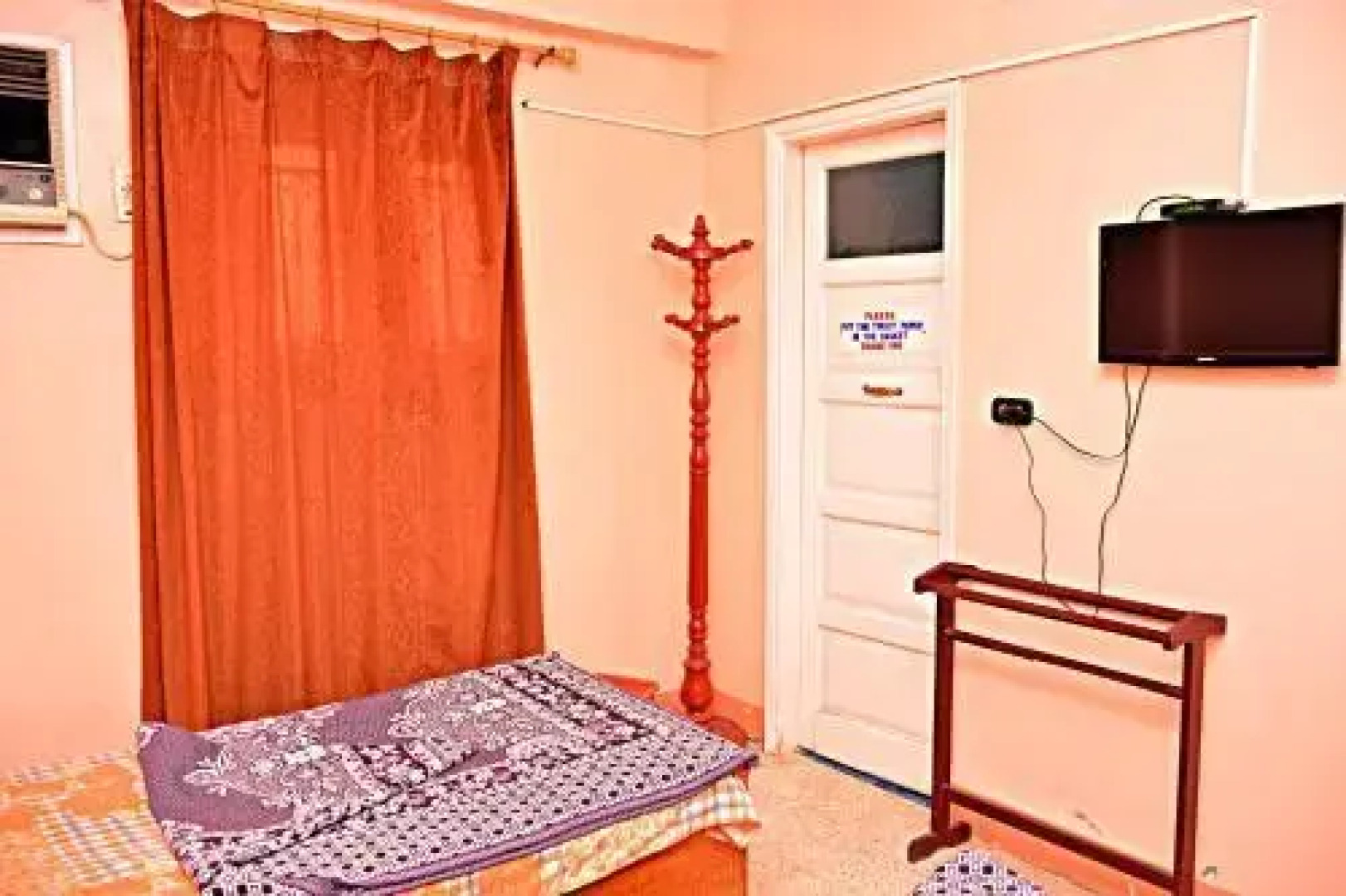 Fontana Luxor Hostel