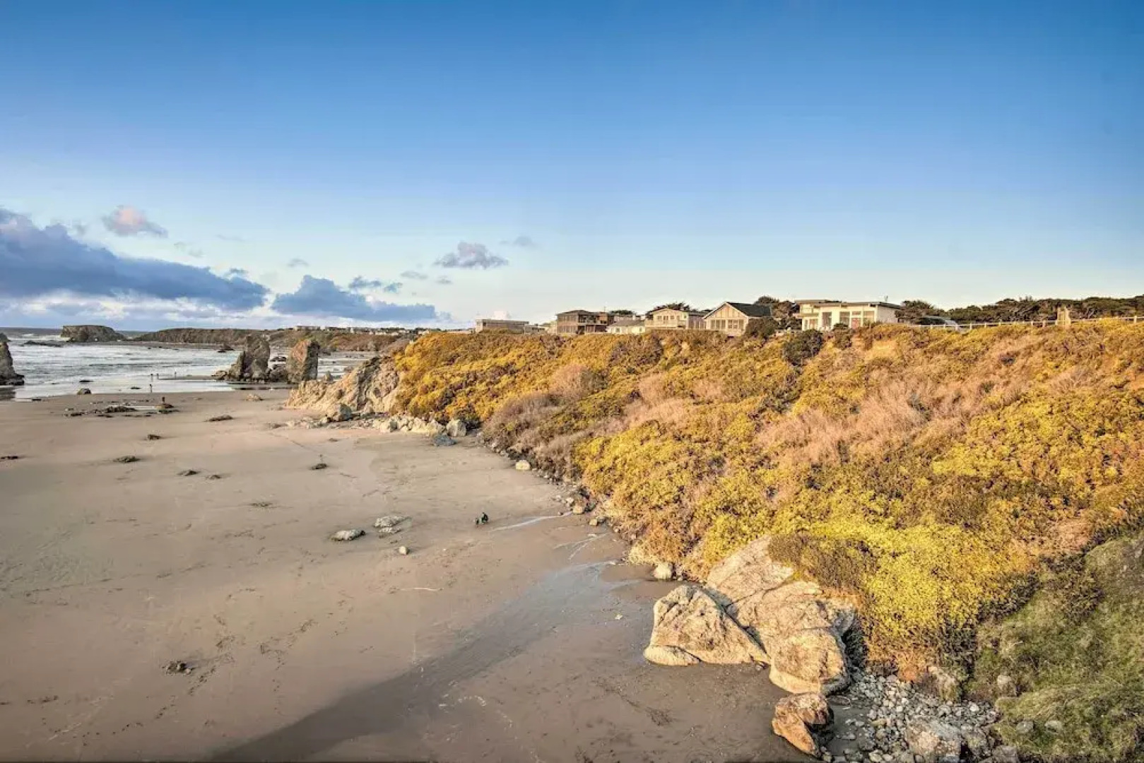 Spacious Bandon Getaway - 2 Blocks to Ocean!