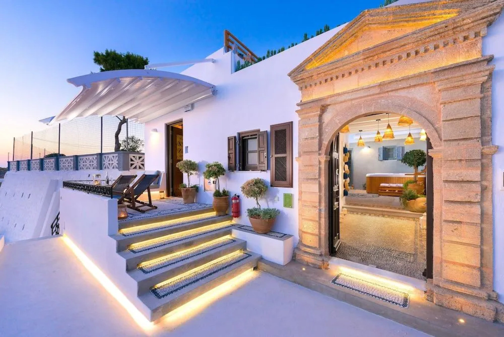 Lindos Shore Summer House with Jacuzzi And Sea View !!!