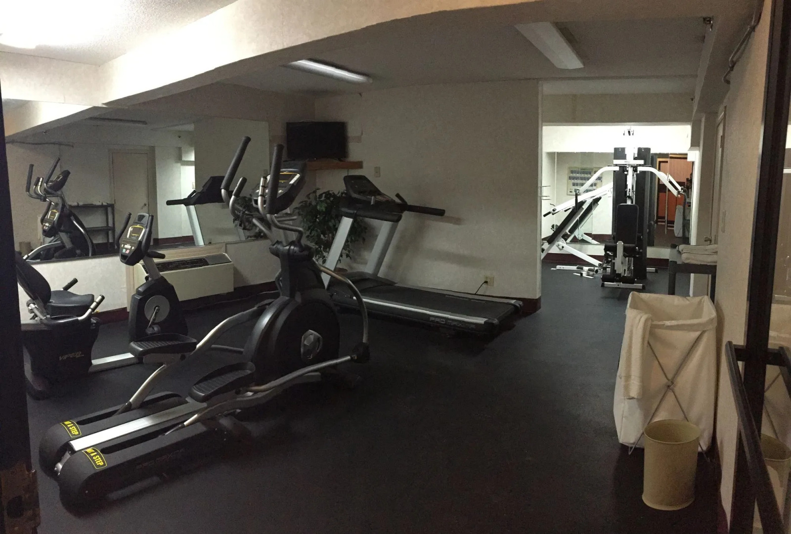 Mystic River Hotel & Suites Near Casinos