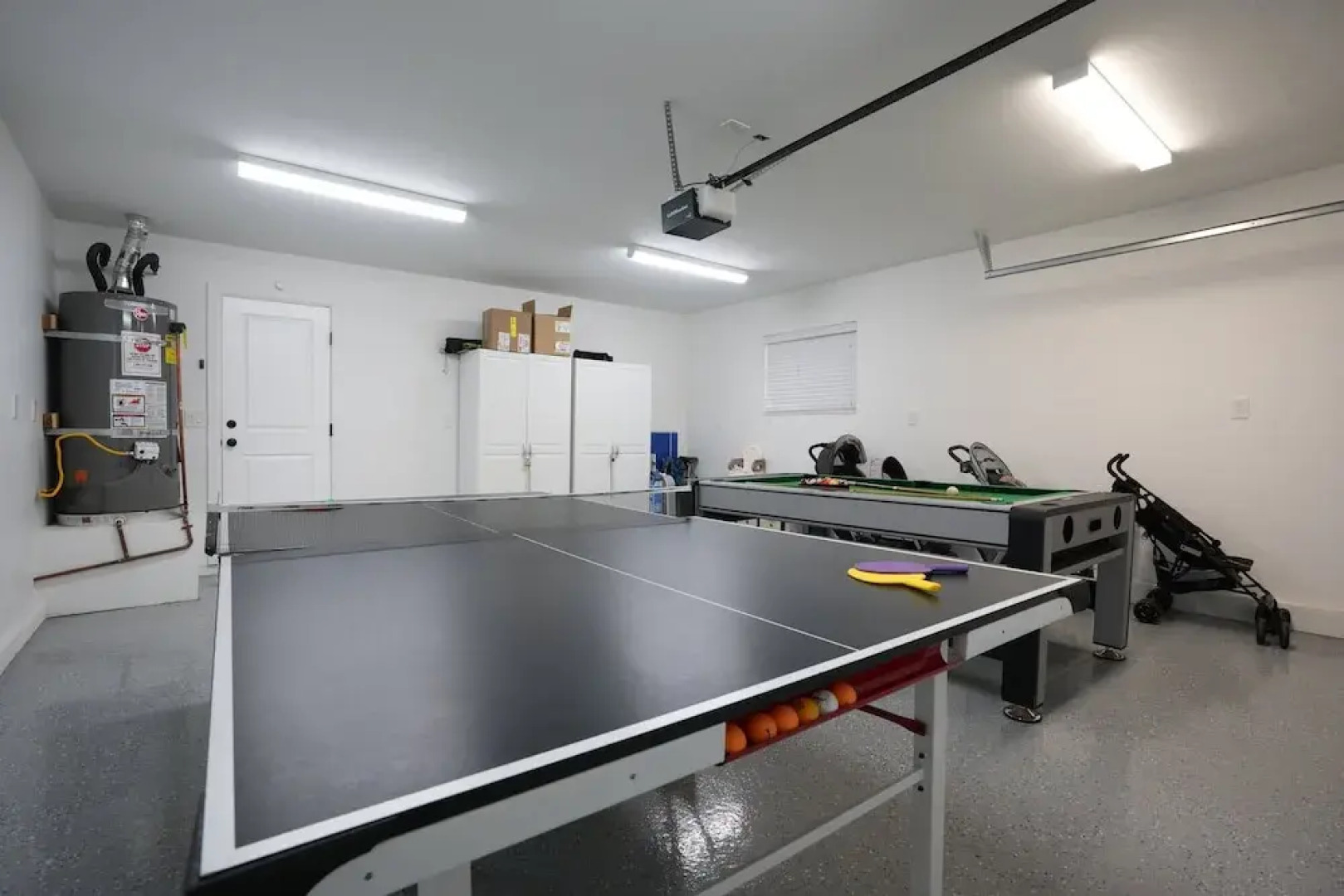 4 bedroom, 3 bathrooms Pool Home