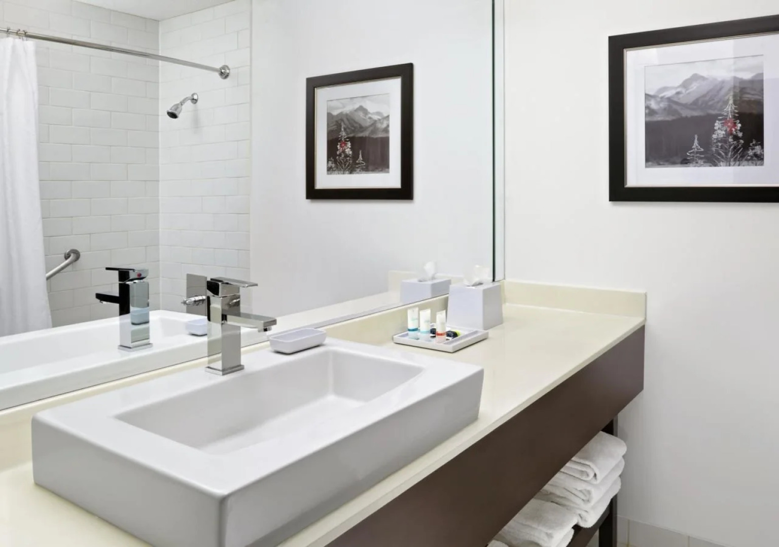 Four Points by Sheraton Hotel & Suites Calgary West