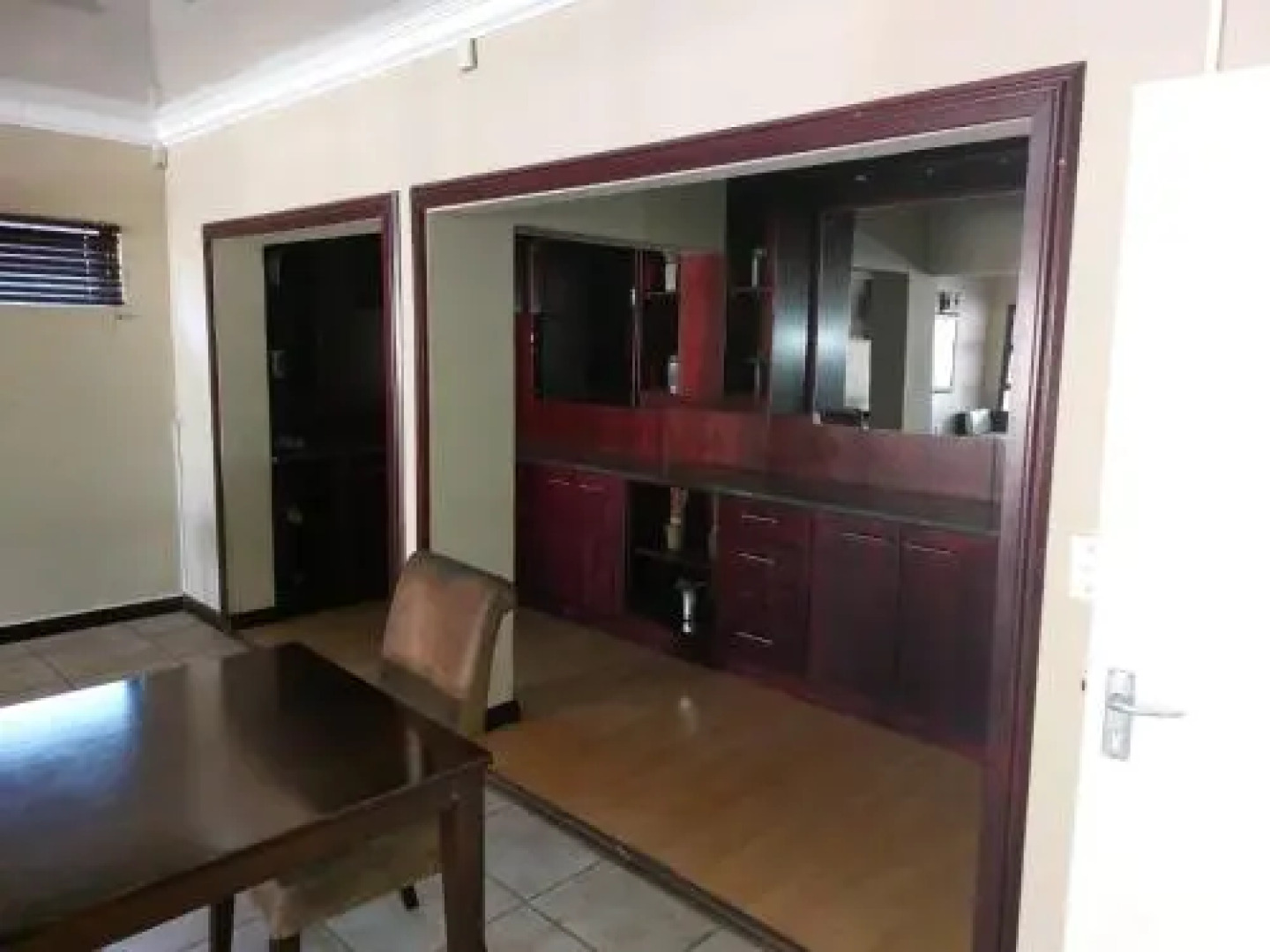 Ikhutse Manor Guest House