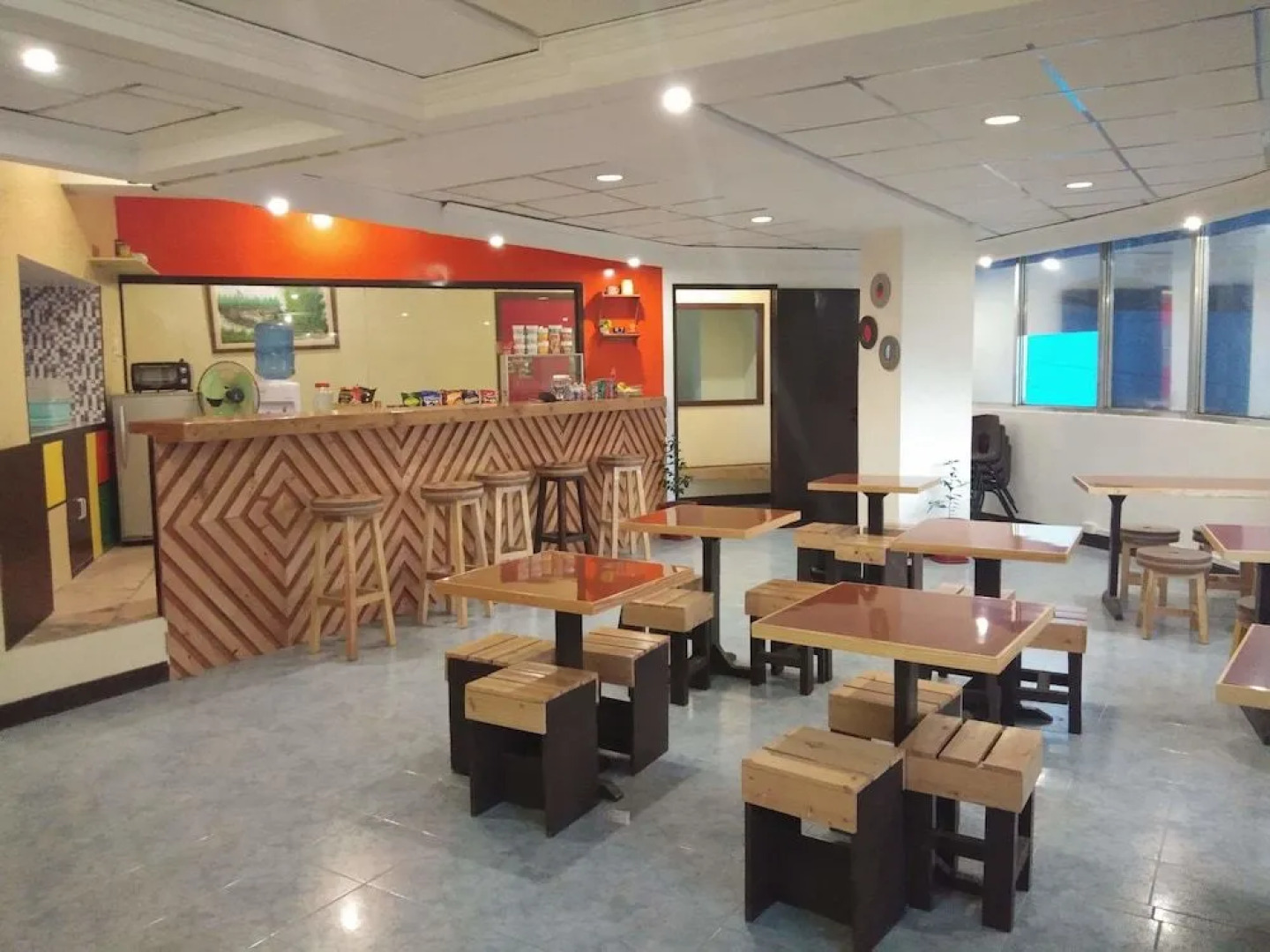 LUXS Capsule Hotel - Hostel - Adults Only