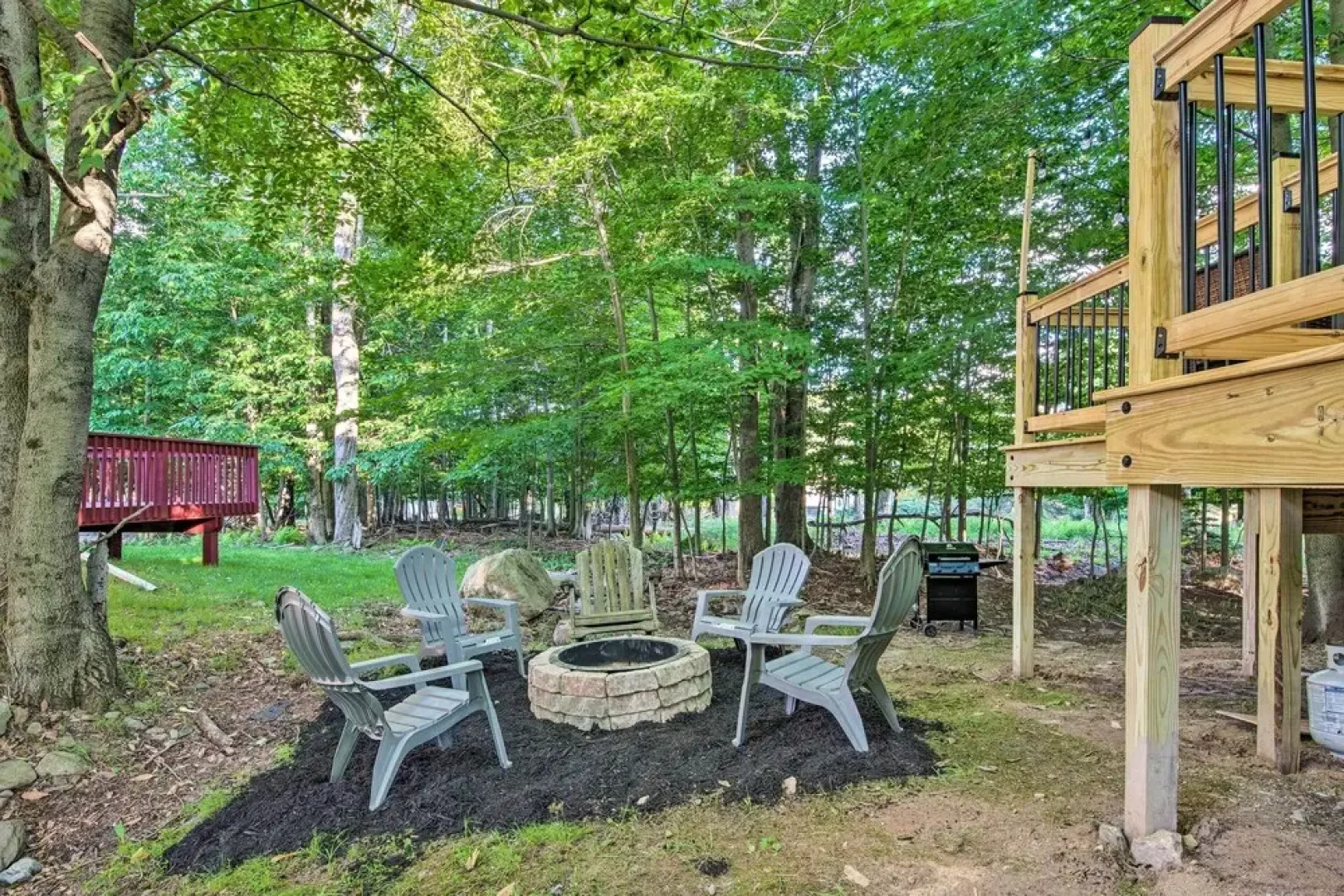 Poconos House w/ Large Deck, Gas Grill & Fire Pit!