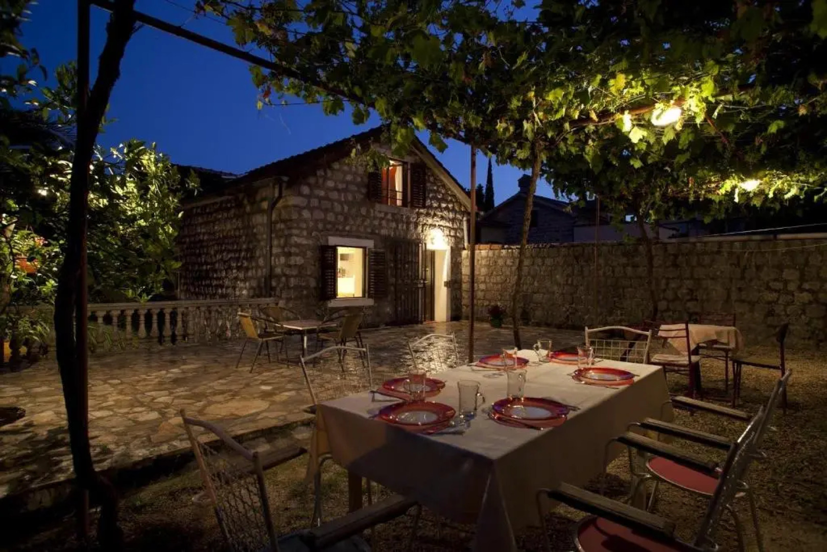 Muki's House- just 50m from the beach