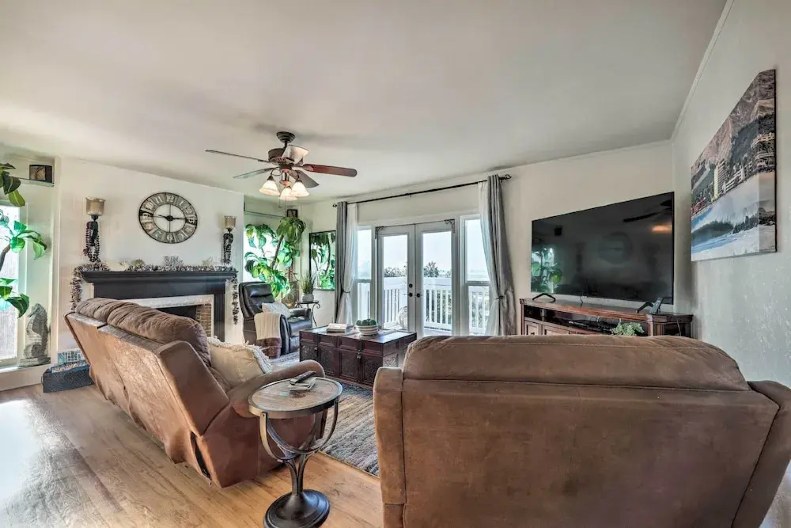 Walk to Ventura Beach: Comfy Home w/ Ocean Views