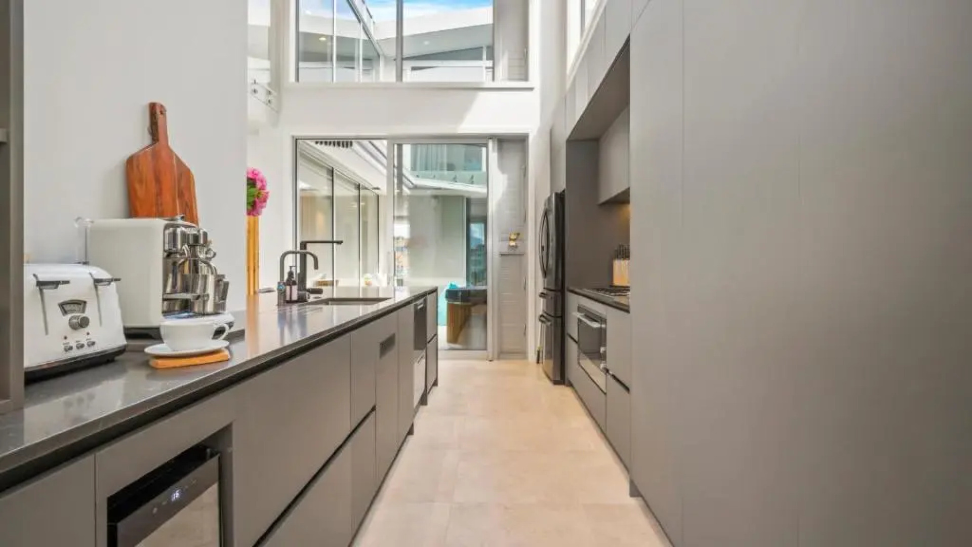 Tranquility Waters - Whangaparaoa Holiday Home