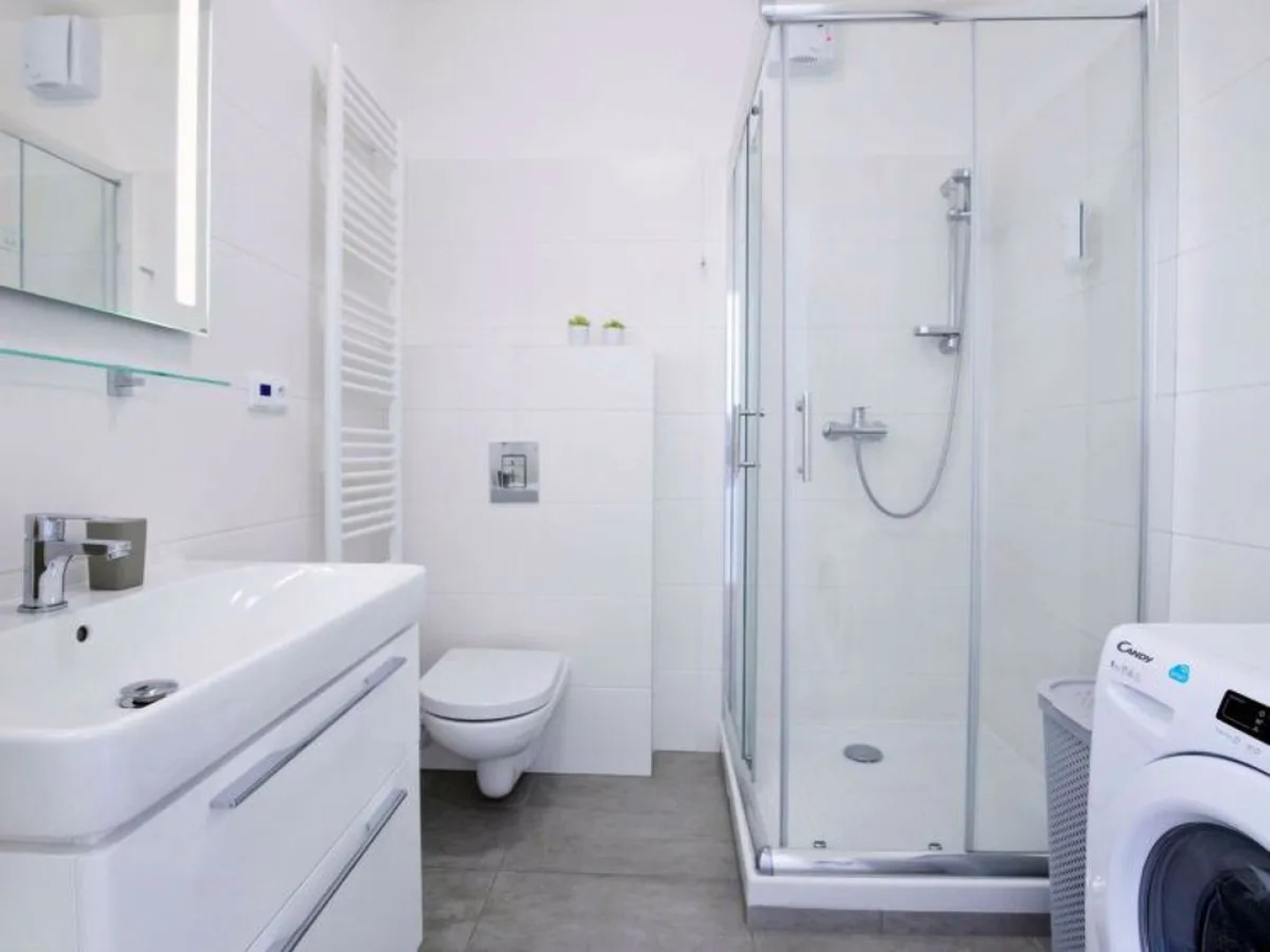 Lakeside Village 16581