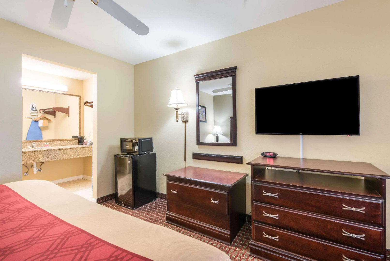 Bryant Inn & Suites