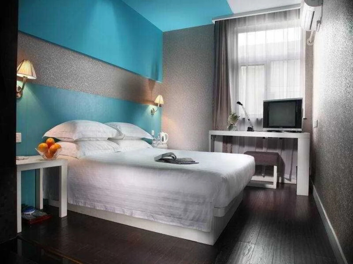 Elan Inn East Station