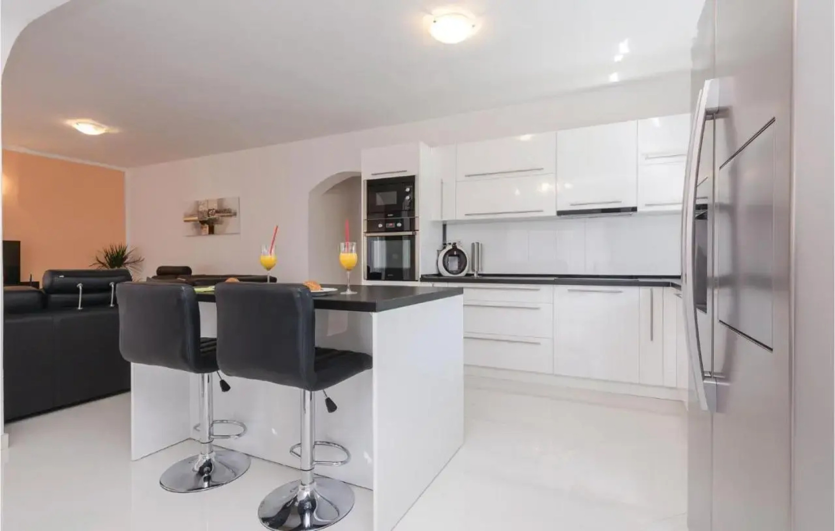 Four-Bedroom Holiday Home in Suhovare