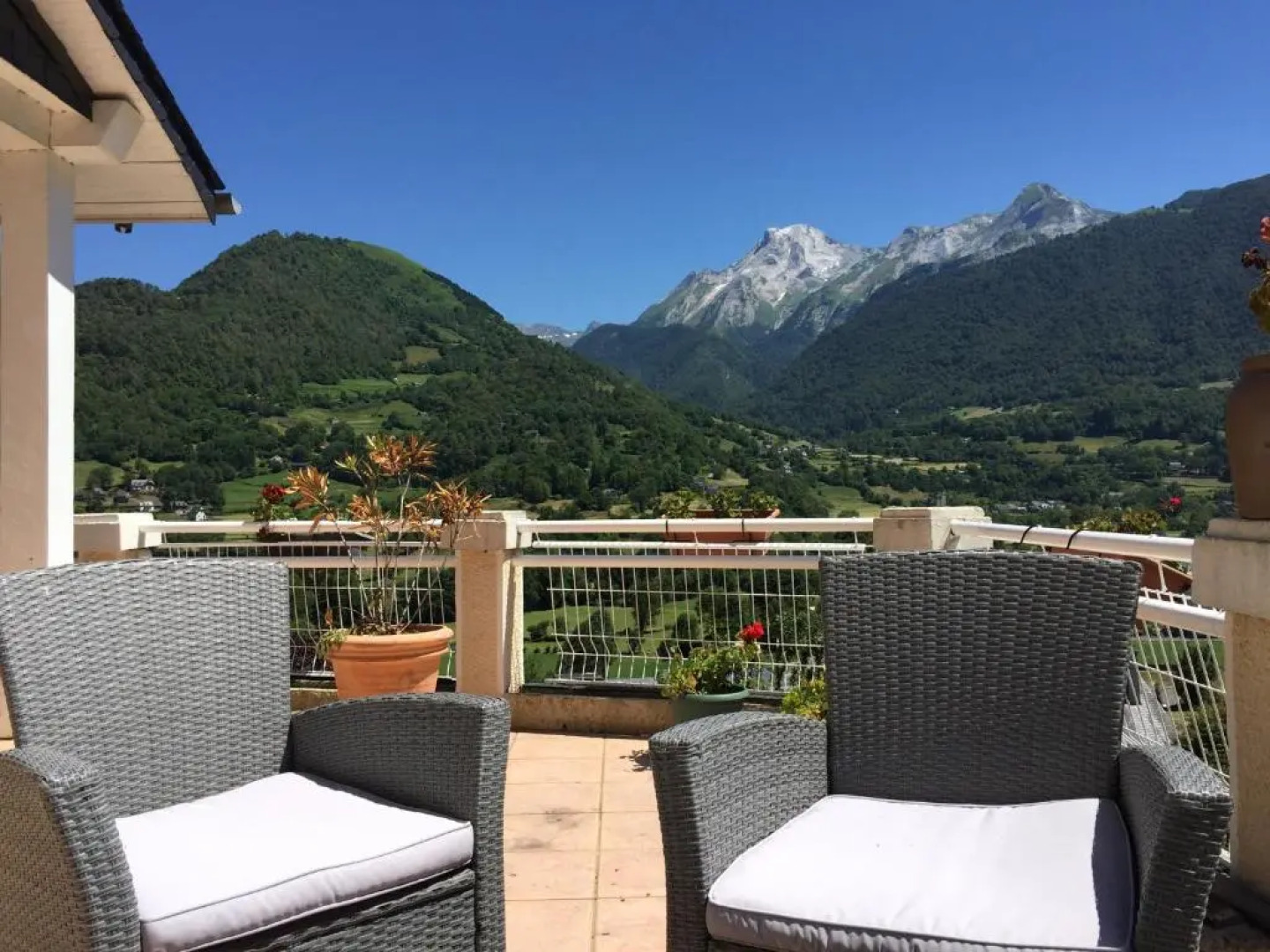 MAISON BELLEVUE 3 étoiles 4 à 10P