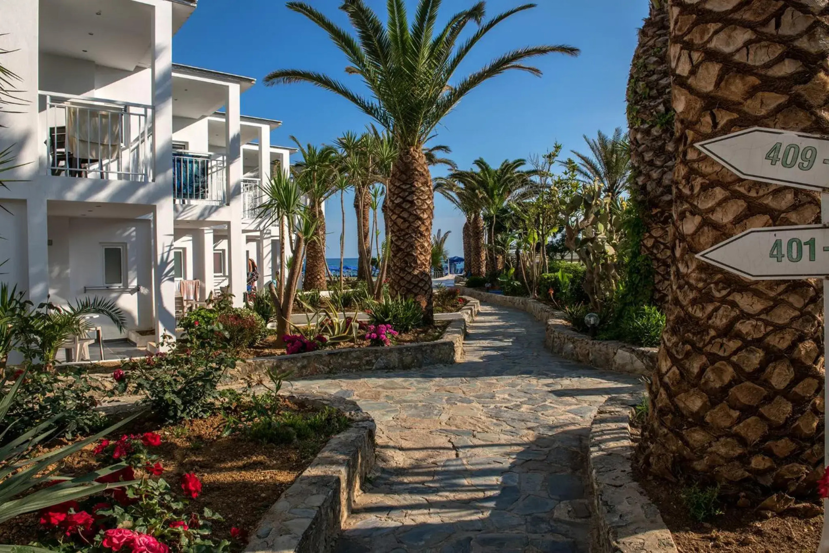 Happy Days Beach Hotel & Bungalows