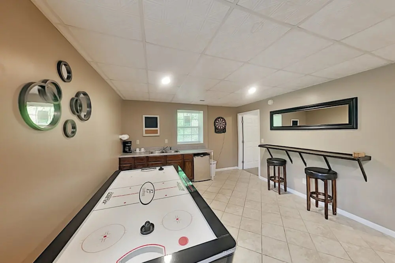 Mountain-view Hideaway W/ Hot Tub & Game Room 4 Bedroom Home