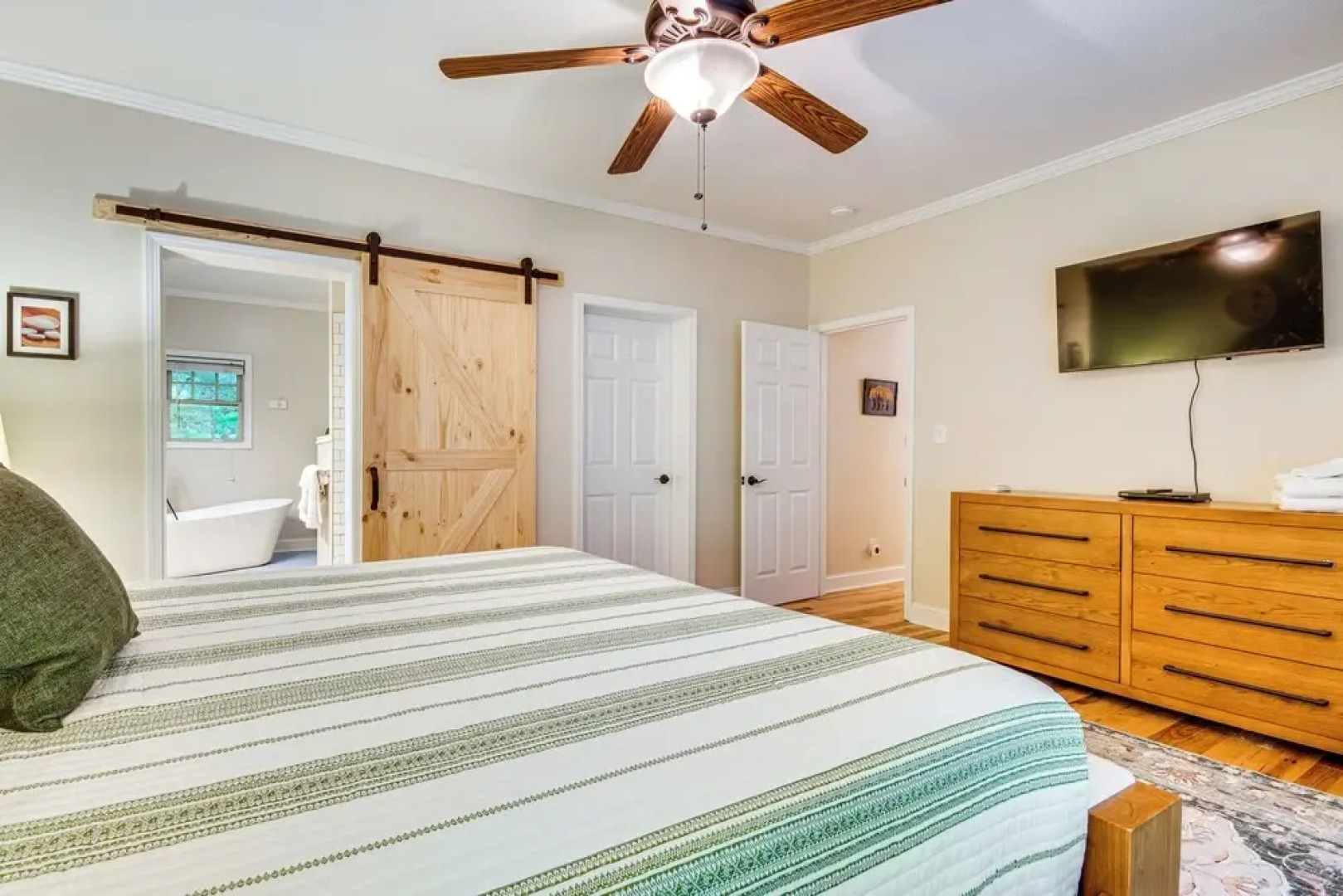 Sandy Beach, Fun Games & Barn: Lake Lure Gem!