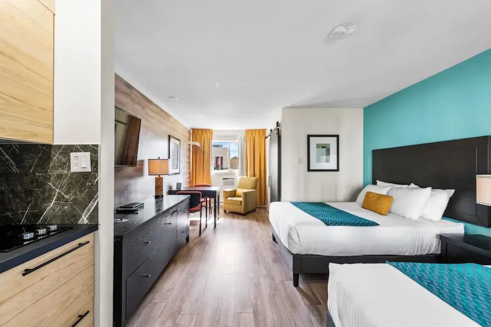 Auberge Shores Inn & Hotel