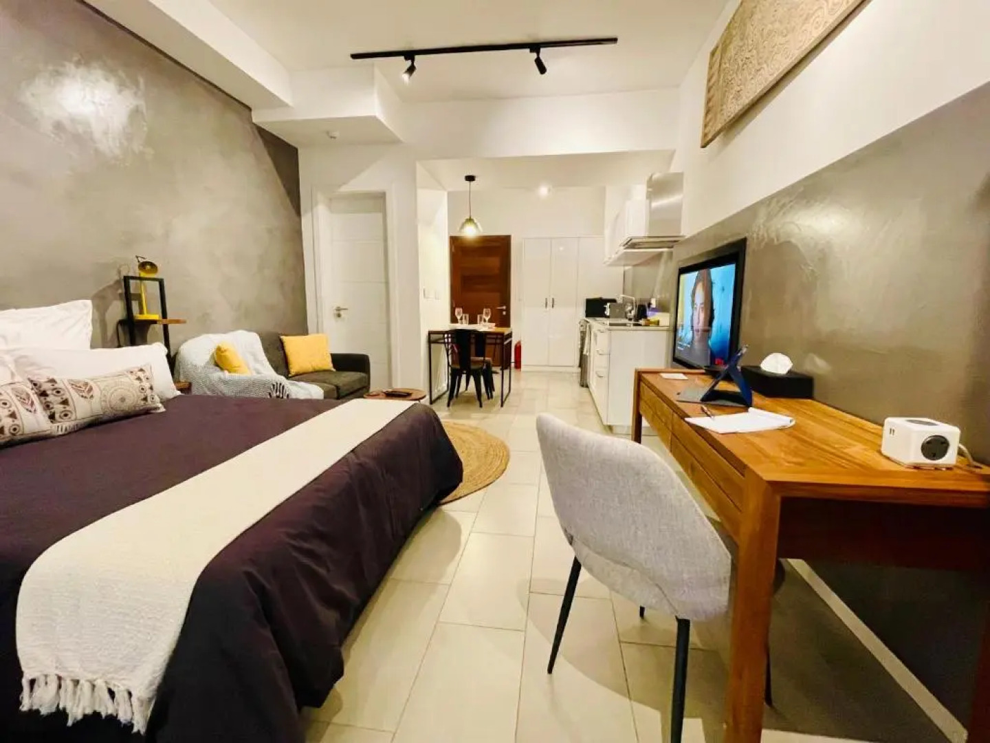 Studio 213 - Ebene Square