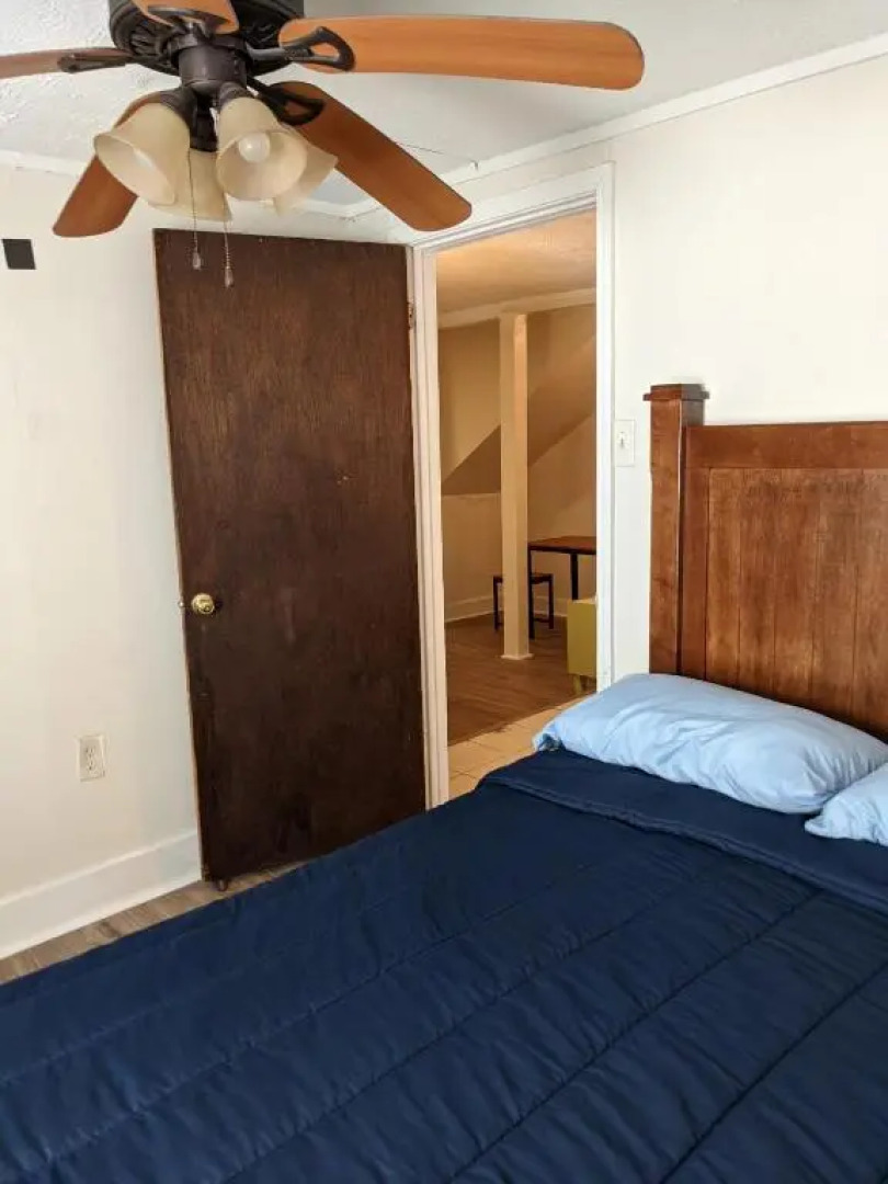 HISTORIC HILL APT2 (Downstairs)