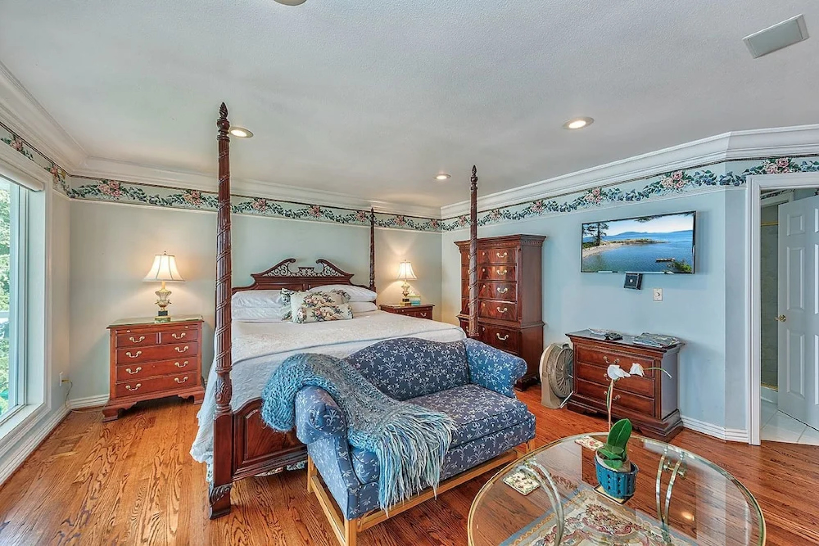 Sea Mist Waterfront Inn