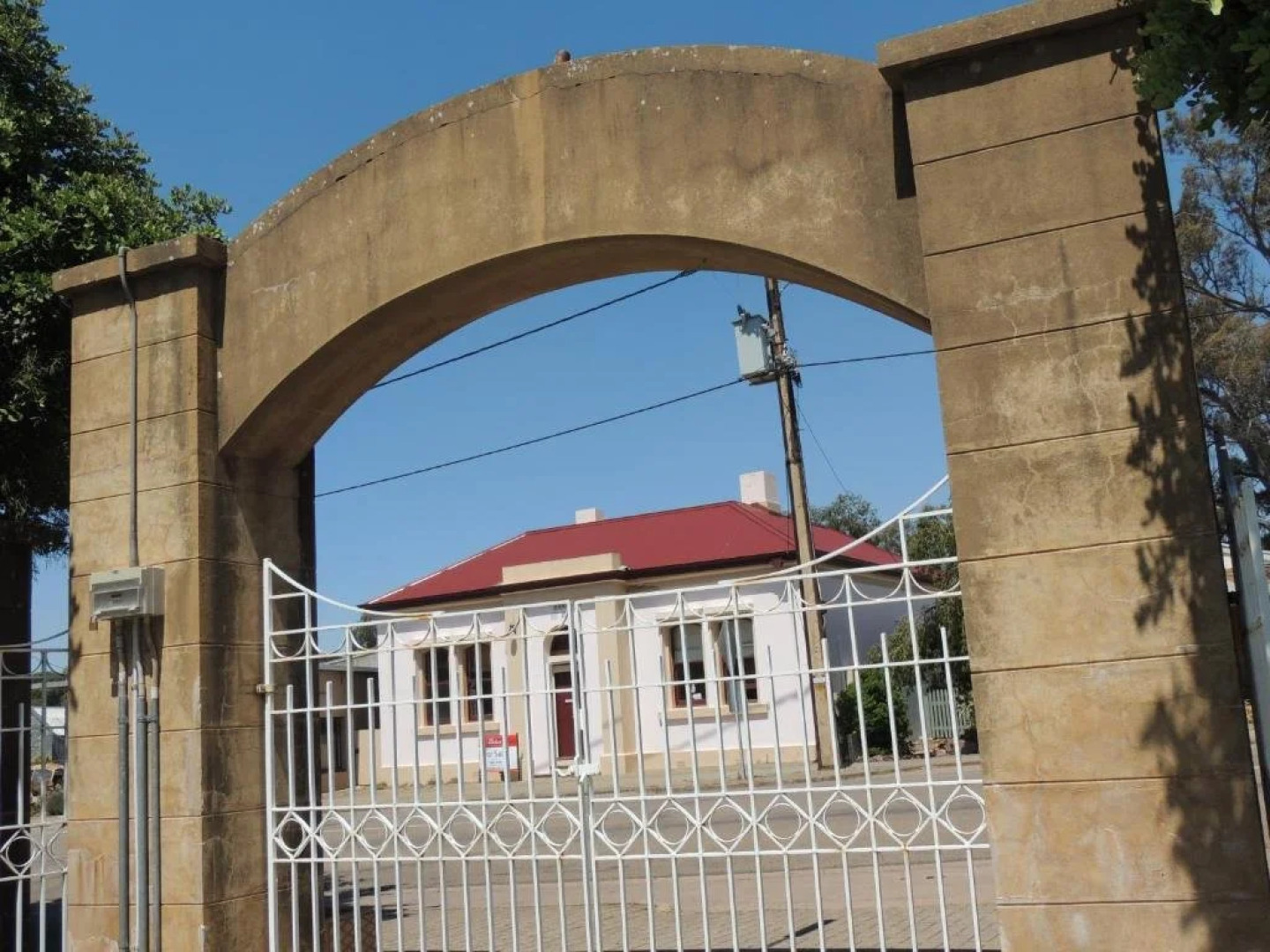 Wozza's B&B and Vault Cafe