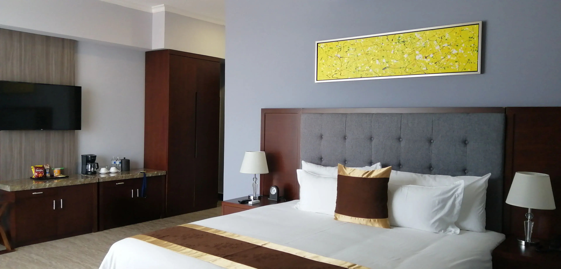 Hotel City Plaza & Suites