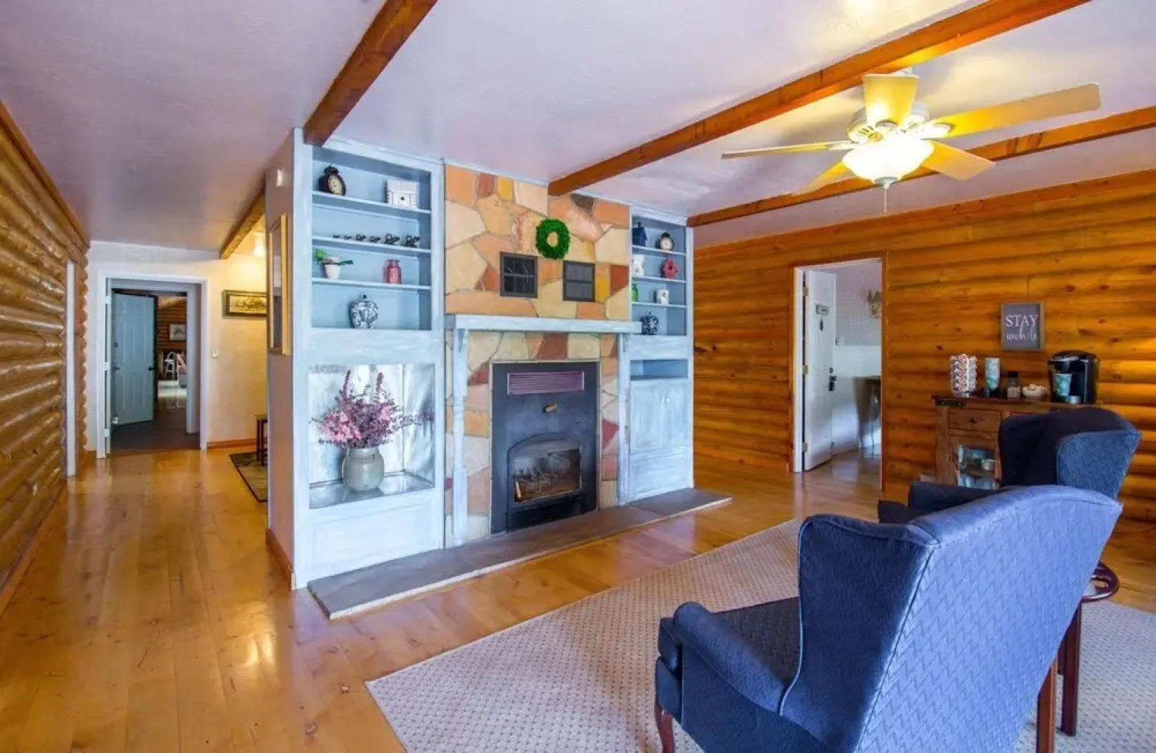 Quarter Horse Inn / Orchid Room