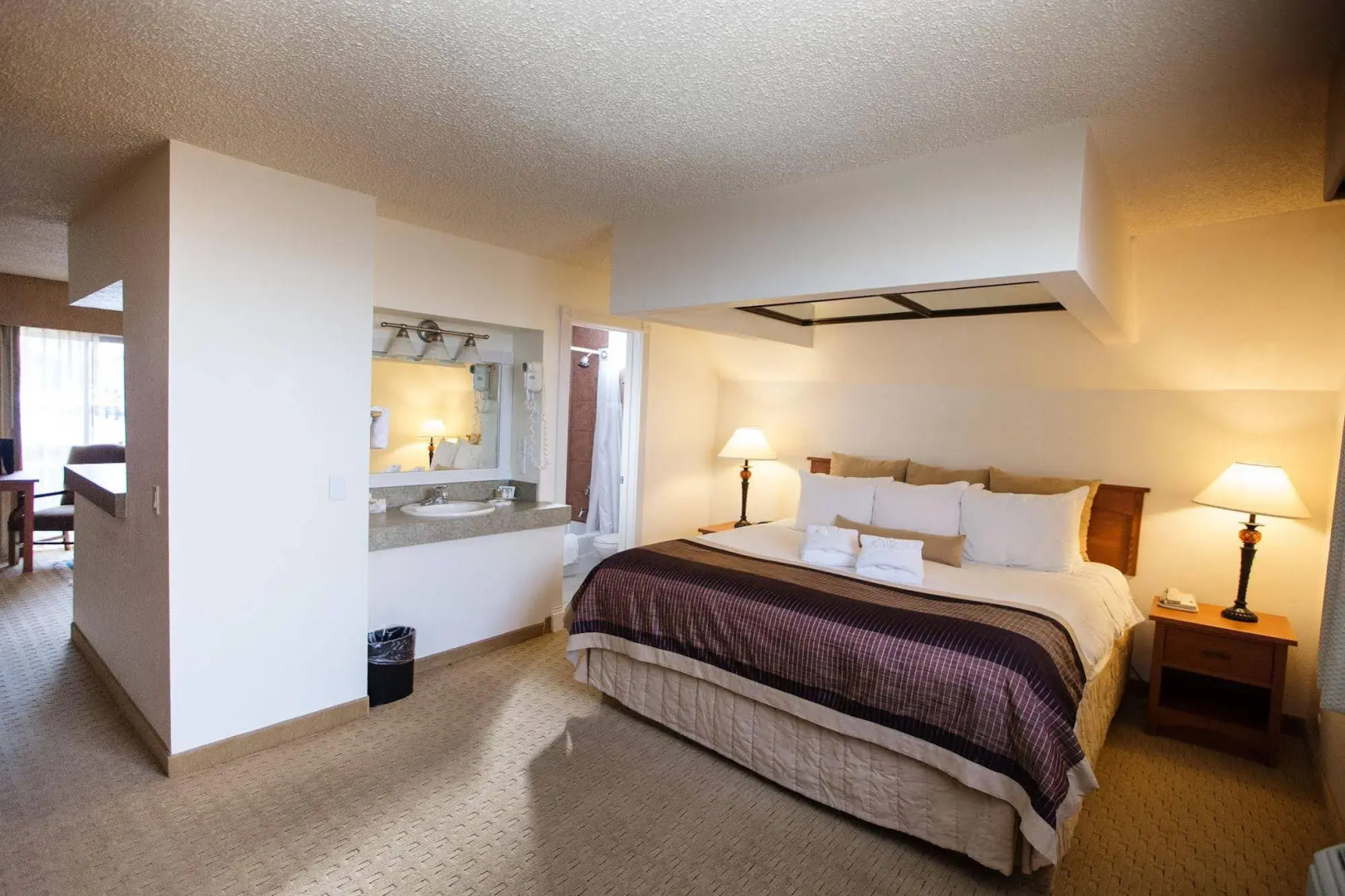 Twin Peaks Lodge & Hot Springs