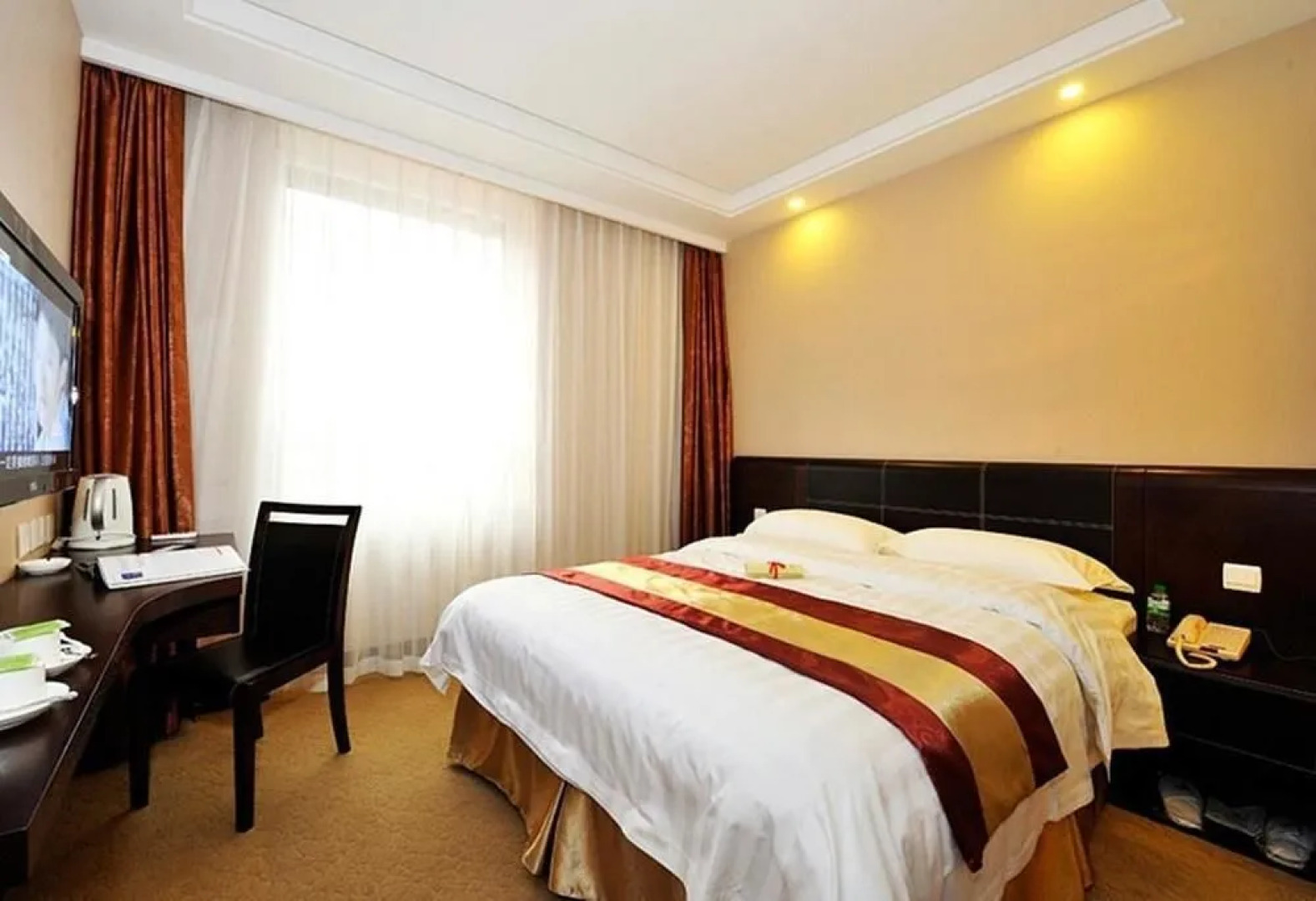 Wanjia Lakefront Hotel