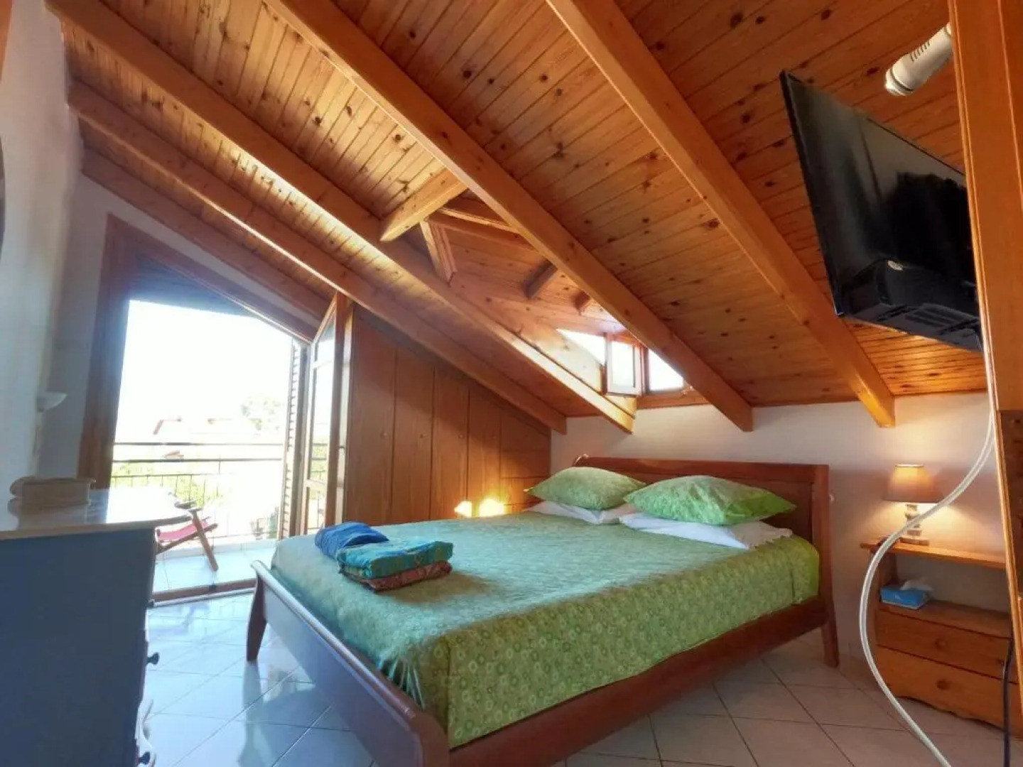 Loft apartment 20m from sea