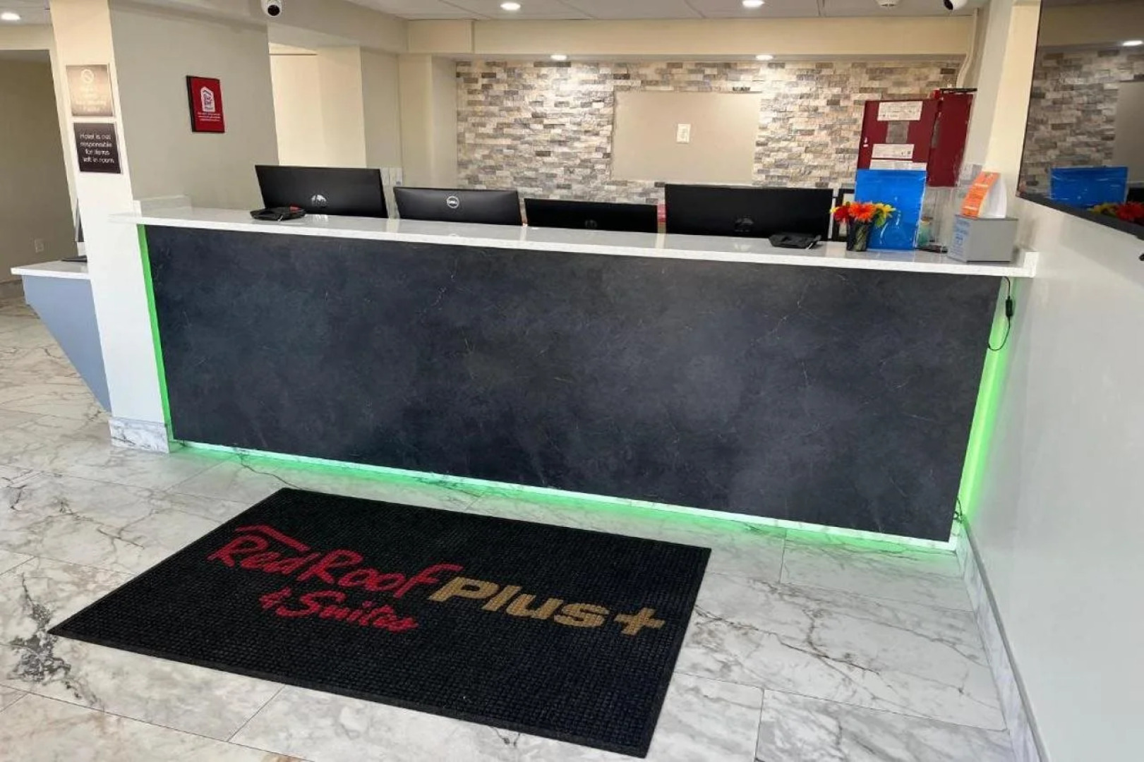 Red Roof PLUS+ & Suites Virginia Beach – Seaside