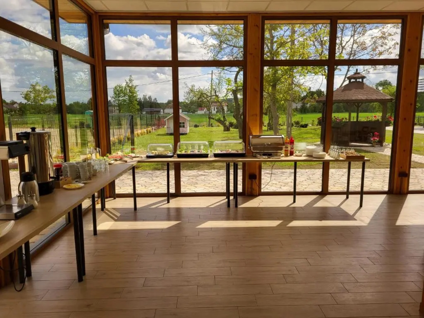 Happy Hostel & Apartments