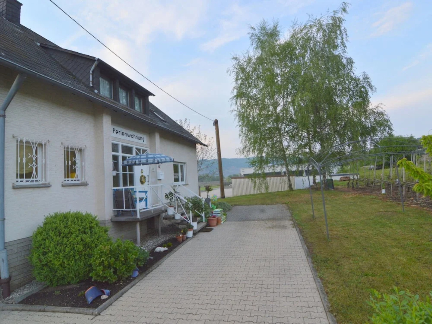 Cozy Apartment in Neumagen-Dhron near Lake Mosel with Garden