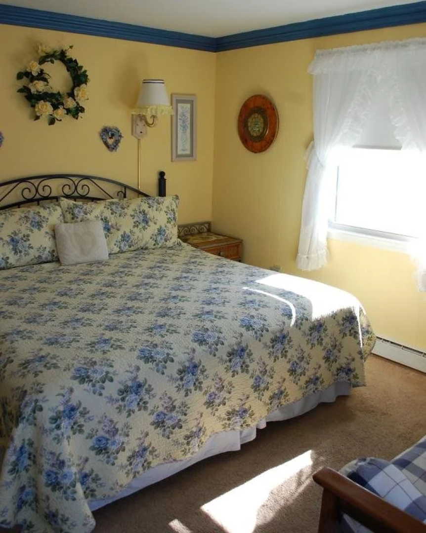 A Cape Cod Ocean Manor Inn
