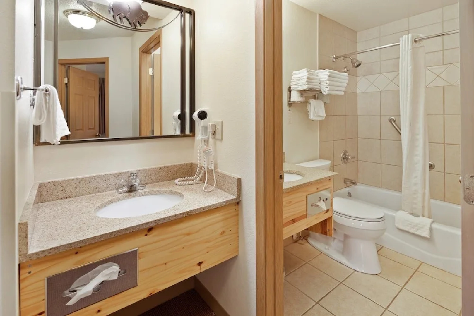 EverSpring Inn & Suites Hill City