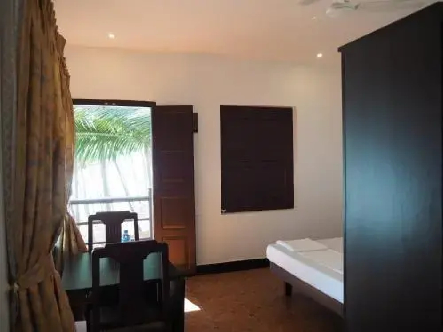 Kan Bay Beach Resort