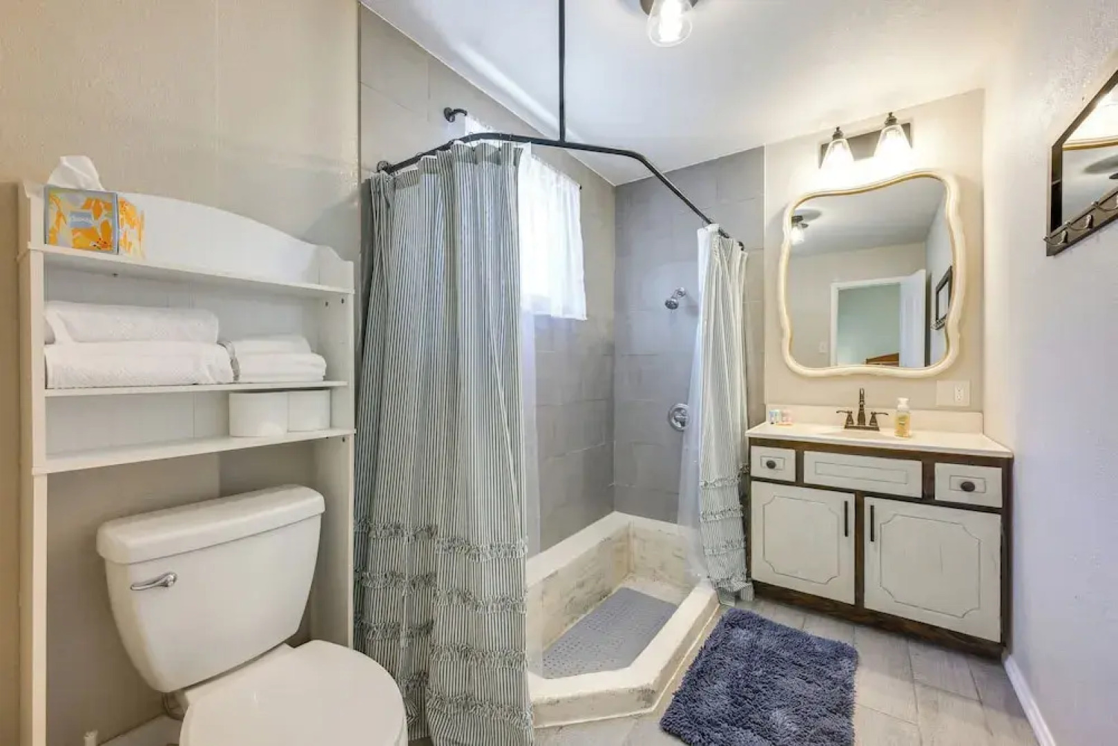 8 Mi to Hiking: Home w/ Patio in Dtwn Pioche