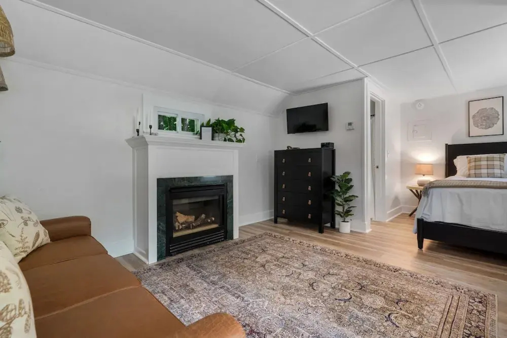 The Aurora Inn & Cottages