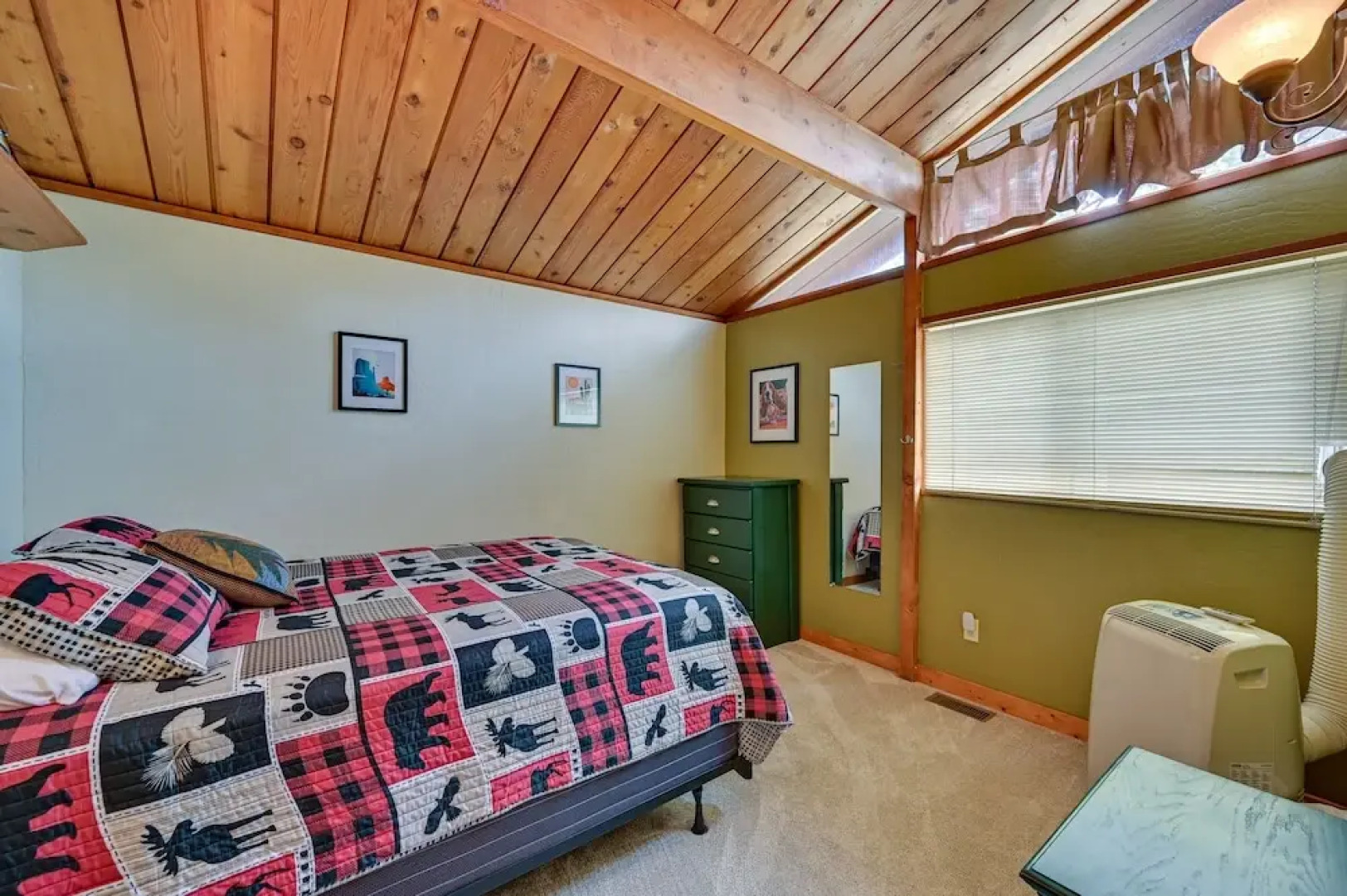 Cozy Munds Park Cabin w/ Fireplace & Deck!