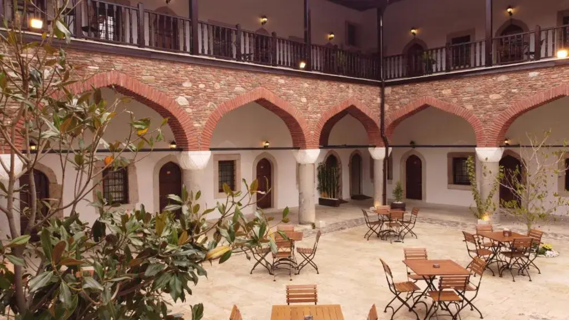 Zi̇nci̇rli̇ Han Oteli̇