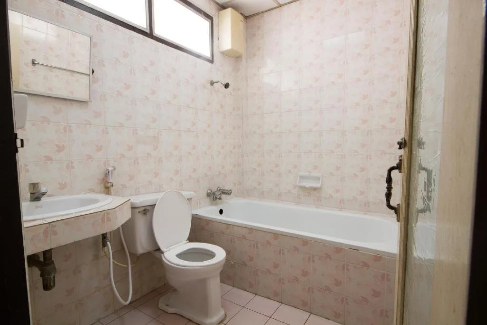 Bualuang Angthong Hotel