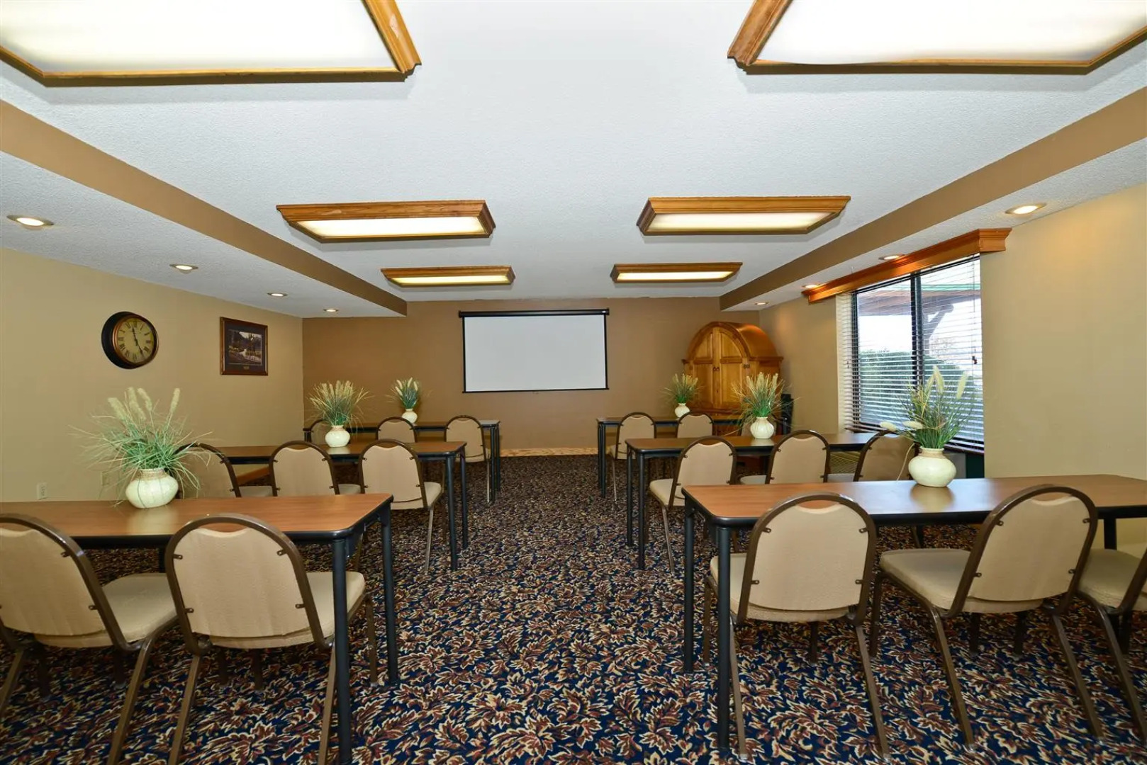 Best Western Plus Sidney Lodge