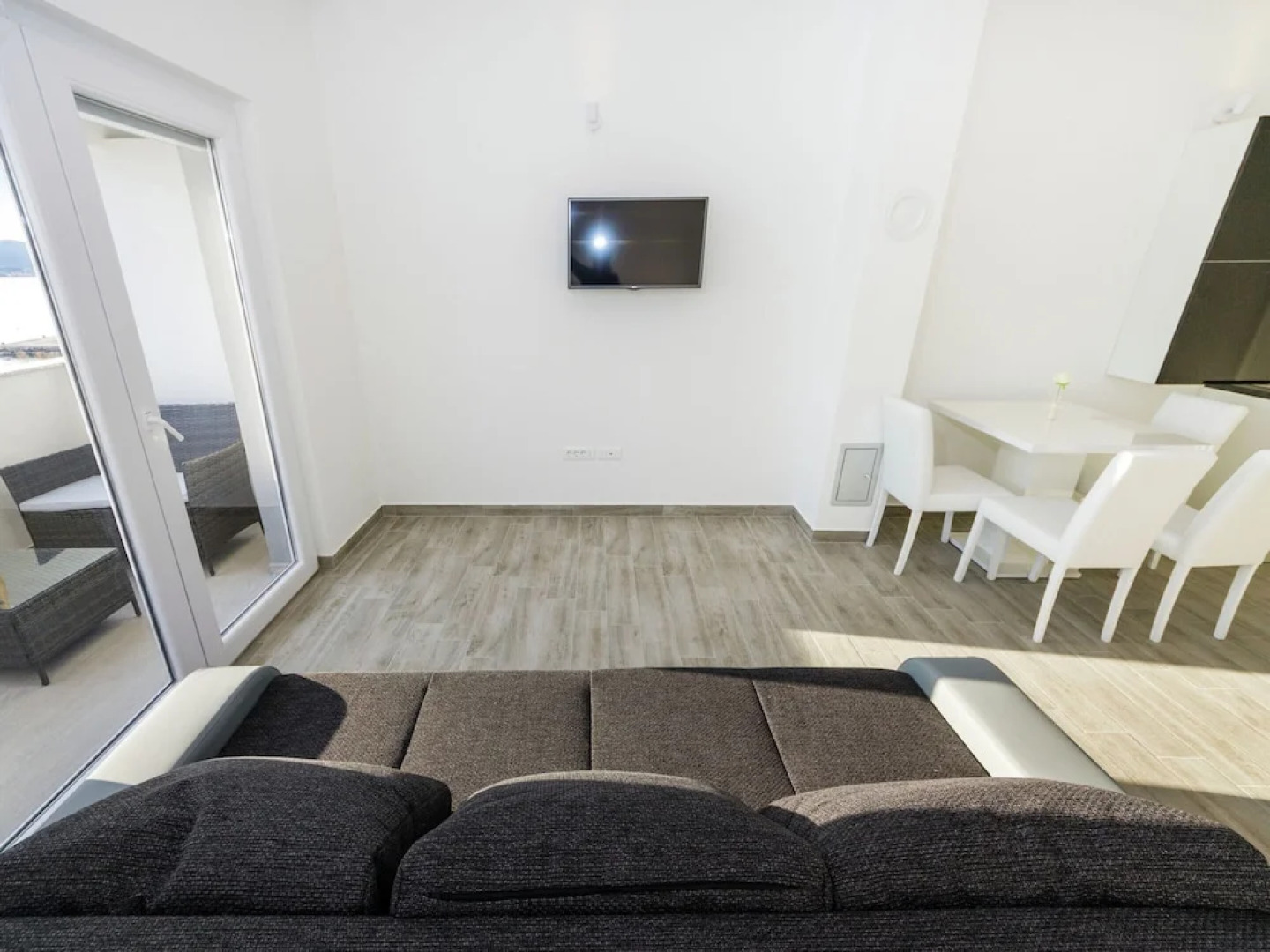 Sea-view Apartment With Garden