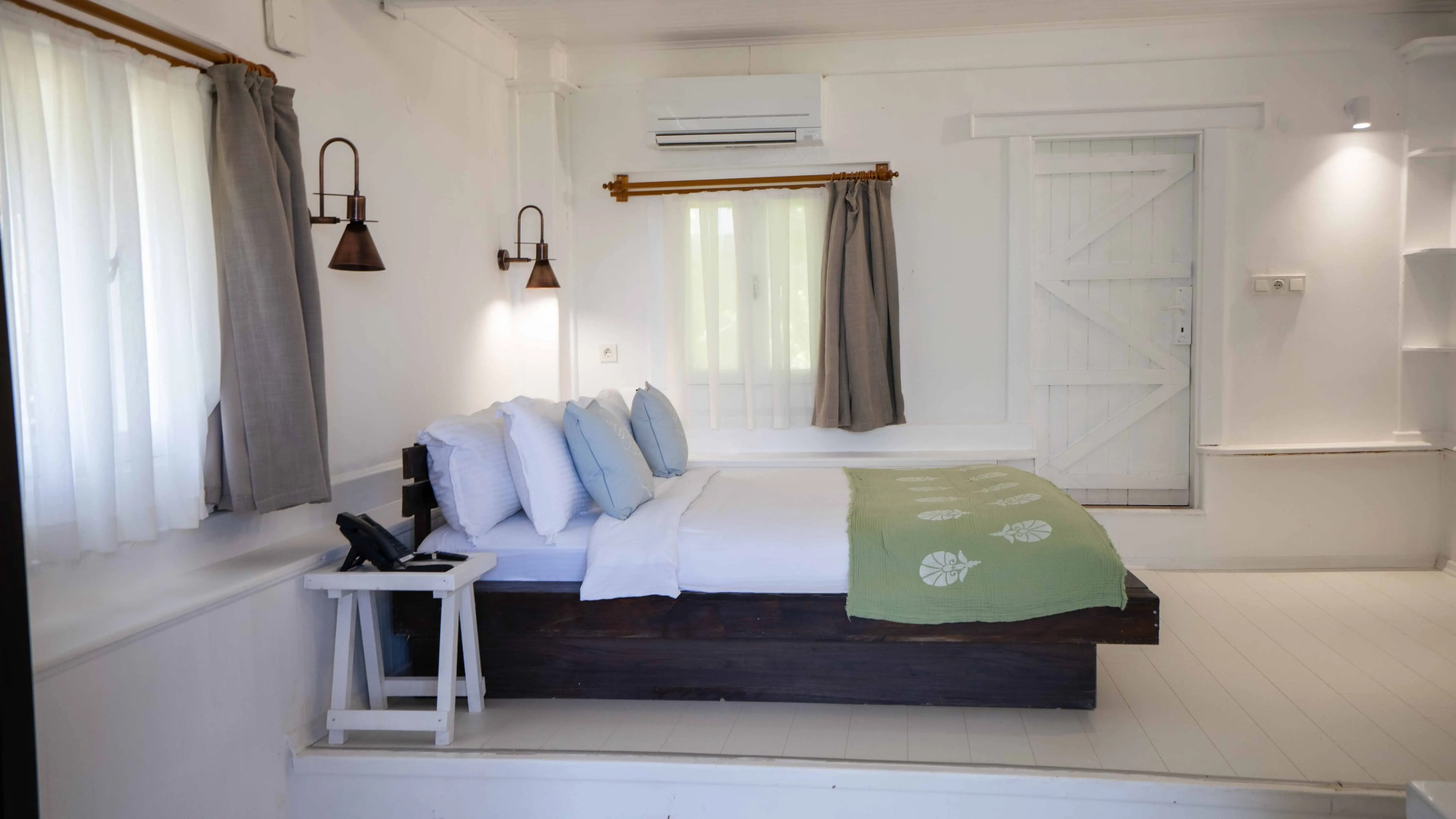 Lov Faralya (+16 Adults Only)